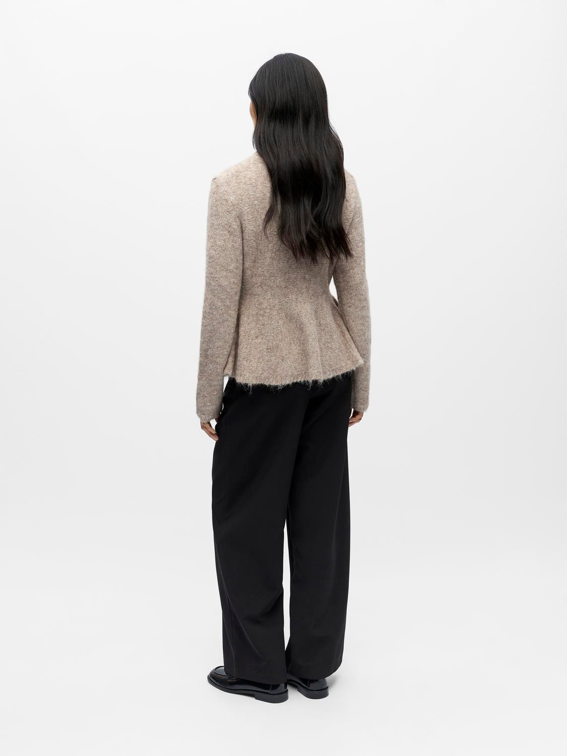 model_shot-back